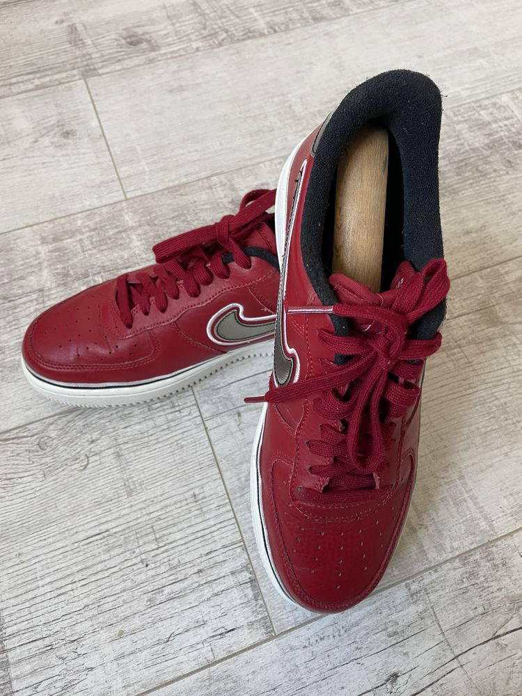 Чоловічі кросівки Nike Air Force 1  07 LV NBA Varsity Red