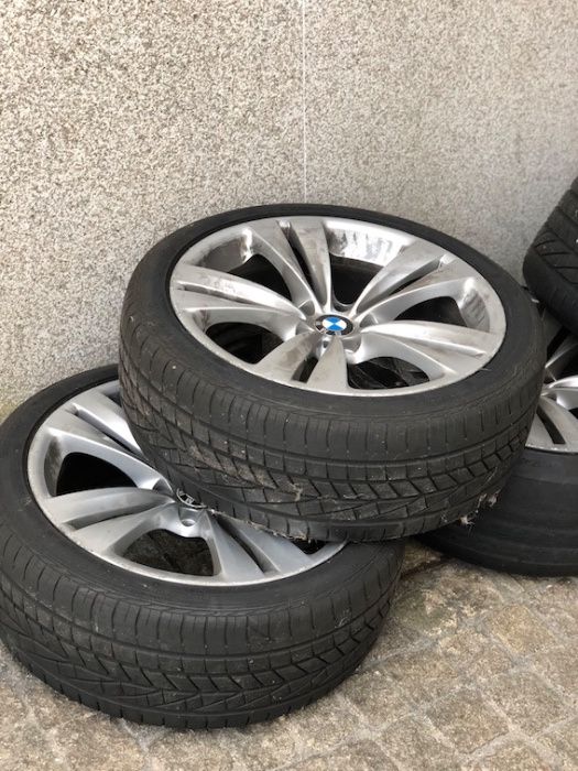 Jantes BMW de 20" e quatro pneus