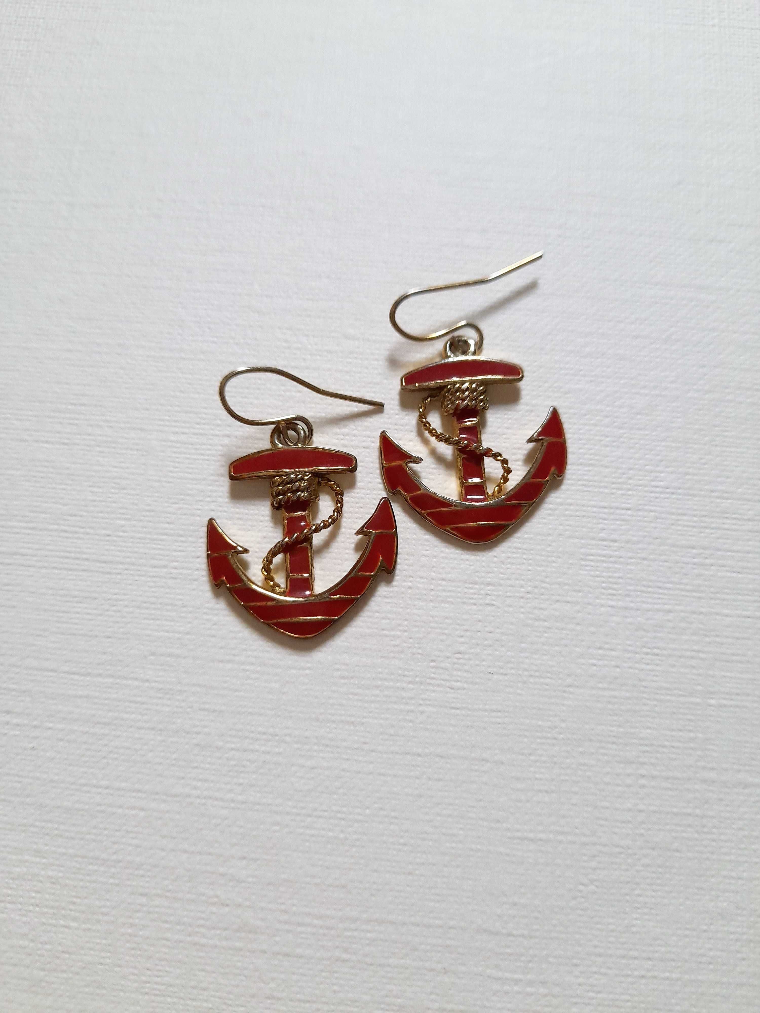 Brincos âncora dourados ouro e vermelho
