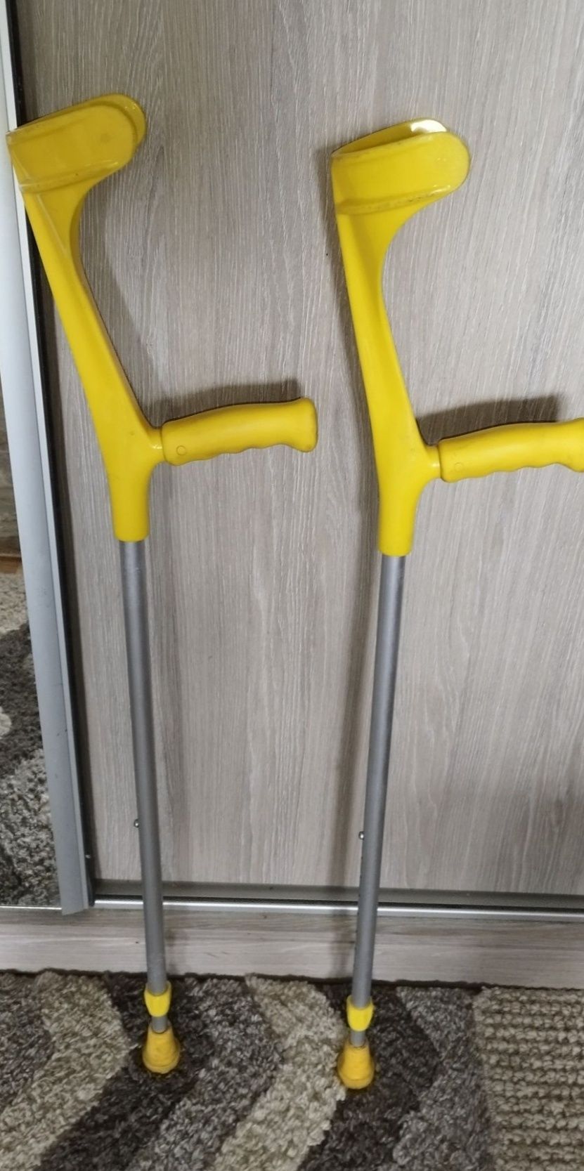 Sprzedam w dobrym stanie kule łokciowe regulowane