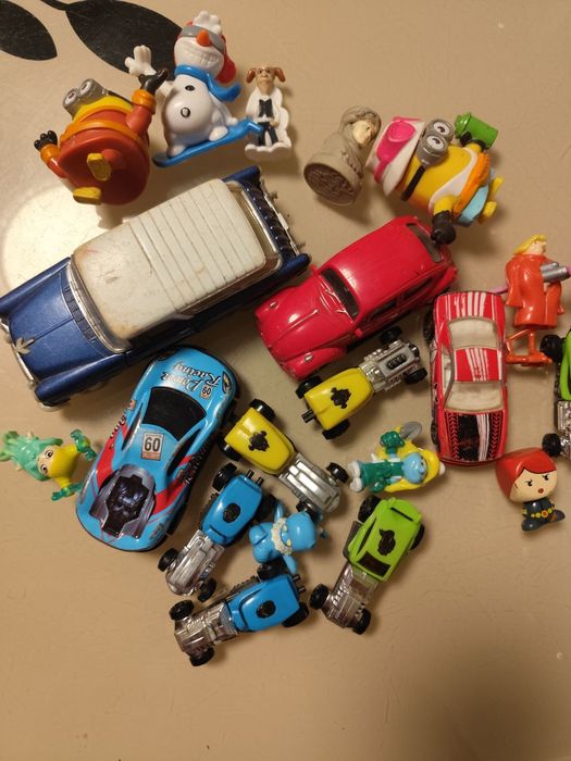 Лот дитячих іграшок