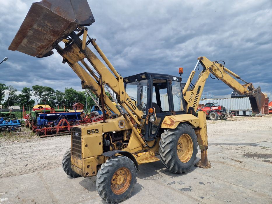 Koparko-ładowarka Ford 655 koparka New Holland NH 95 4x4