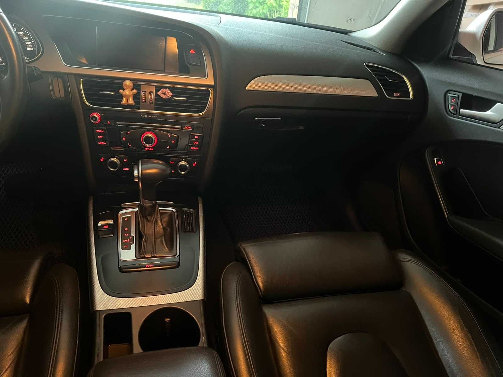 AUDI A-4 2012 р, S- Line 2,0 т. бензин