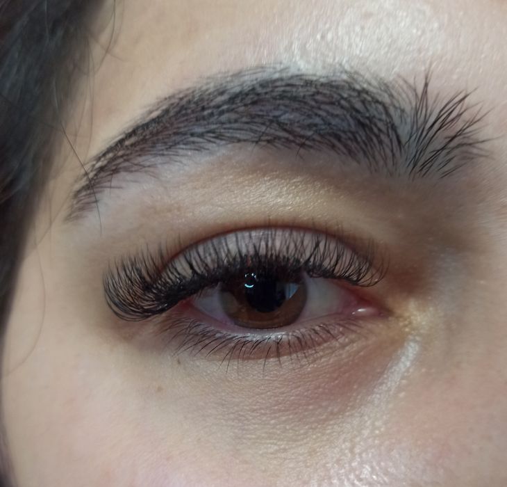 Наращивание ресниц, ламинирование ресниц и бровей.