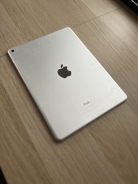 Tablet Apple AiR 2 32 GB model A1566 Port Ładowania Uszkodzony