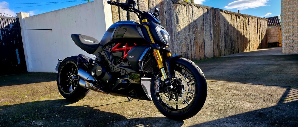 Ducati Diavel 1260s como nova