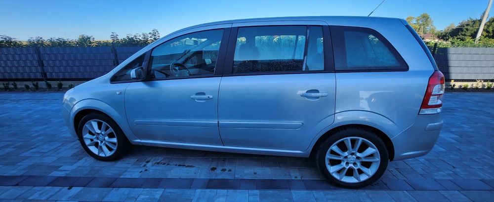 Opel Zafira 1.8 benzyna xenon alufelgi  hak serwisowany
