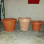 Três vasos para plantas