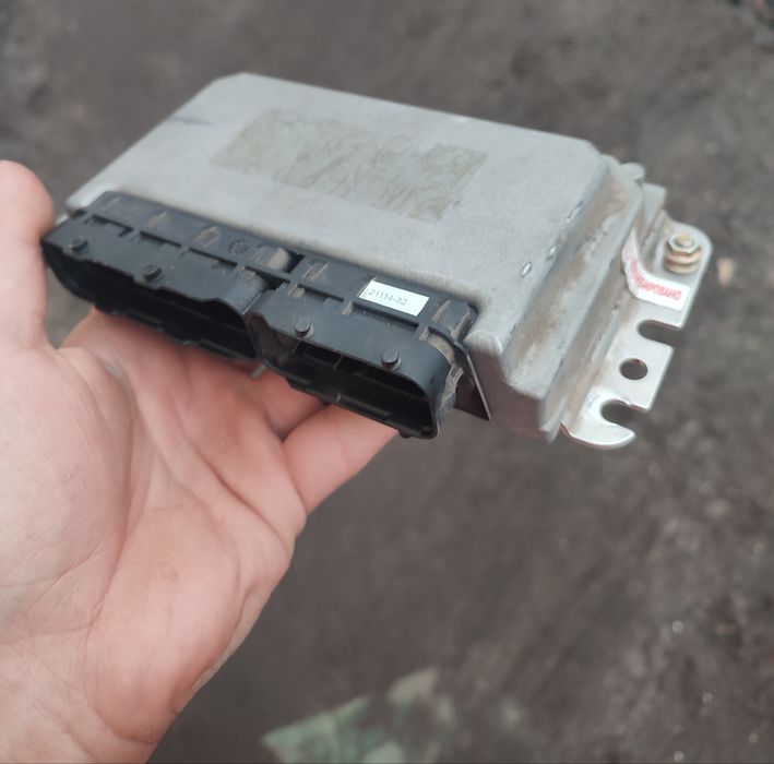 Приборна панель та мозги Bosch.