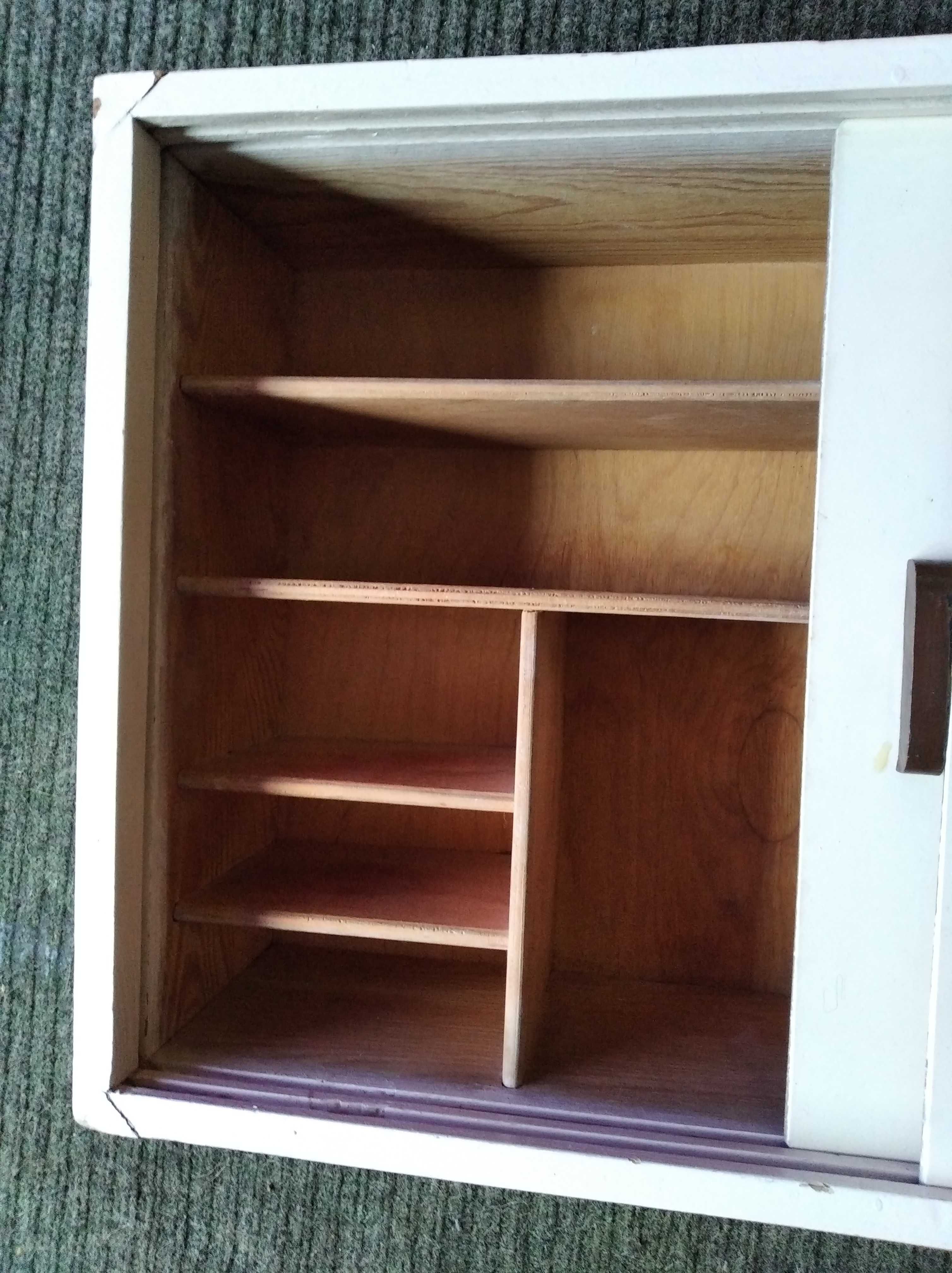 Stara wisząca szafka łazienkowa apteczka PRL vintage retro zabytek