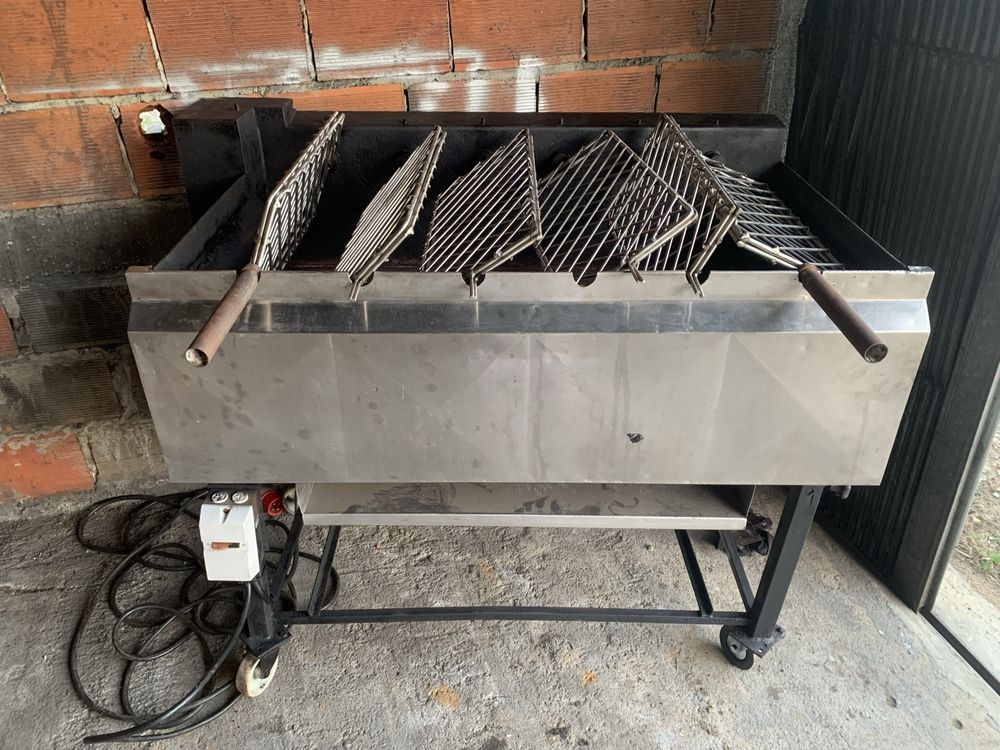 Churrasqueira para 18 frangos