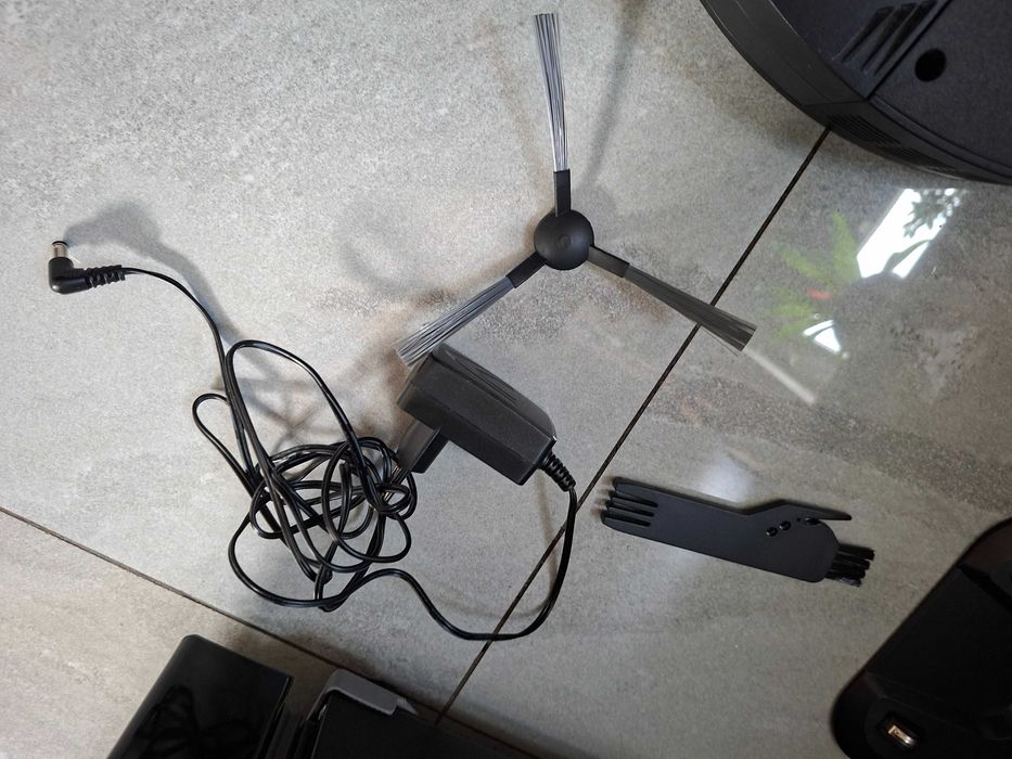 Odkurzacz automatyczny AECO VacuBot X3