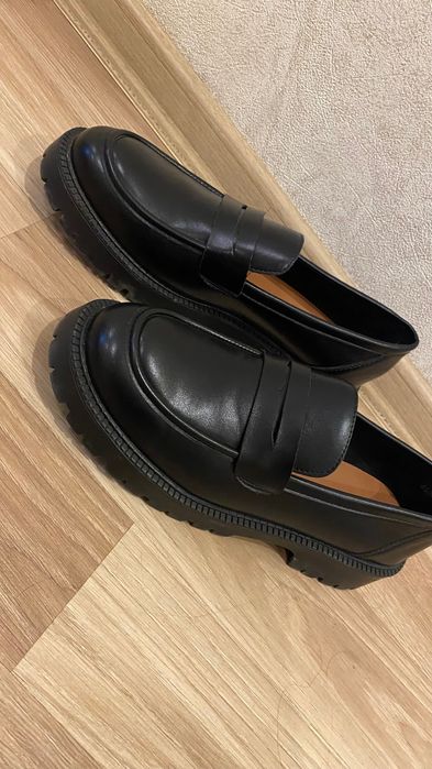 Жіноче взуття Лофери