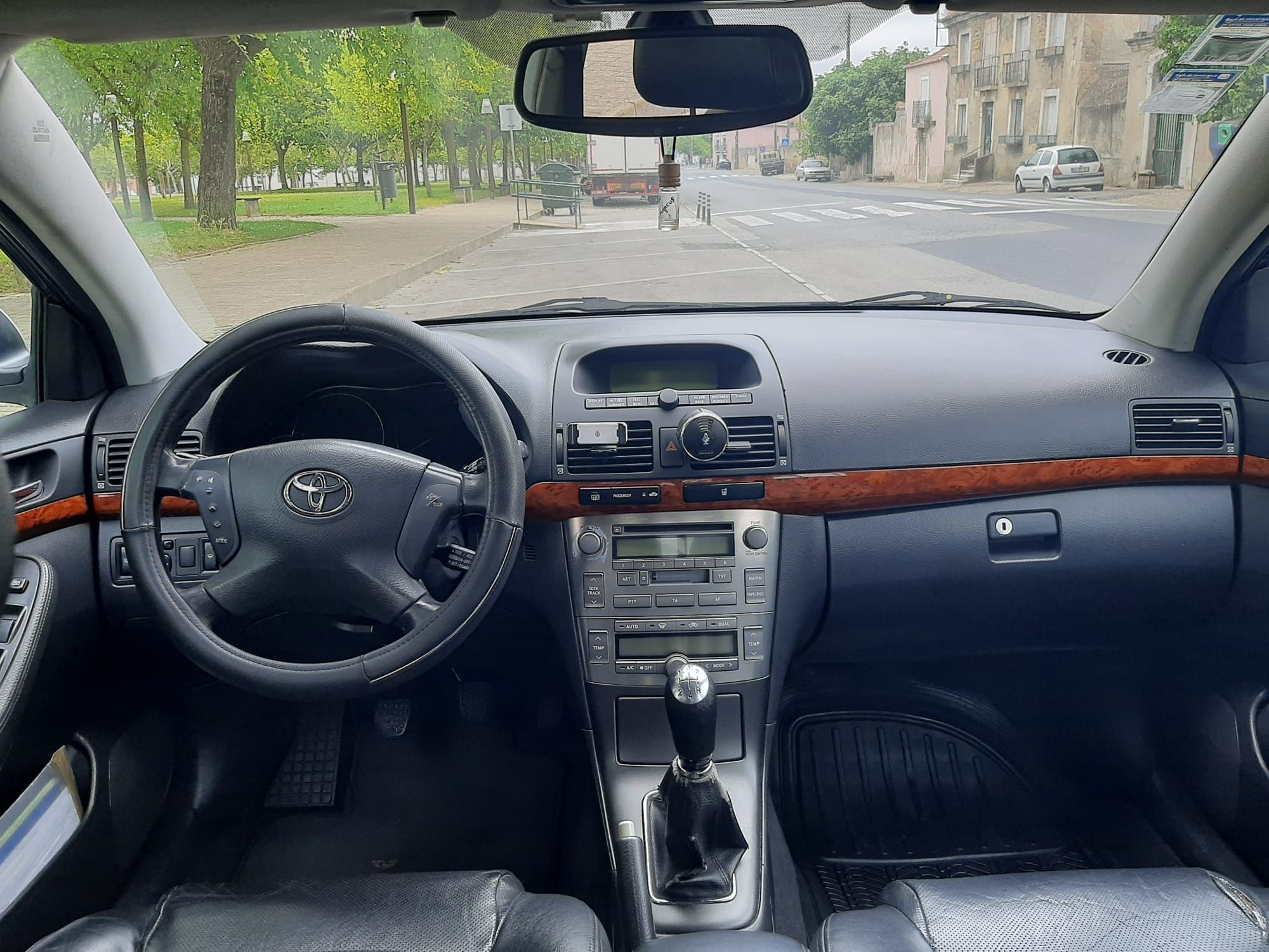 Toyota Avensis 2.0 Diesel - impecável