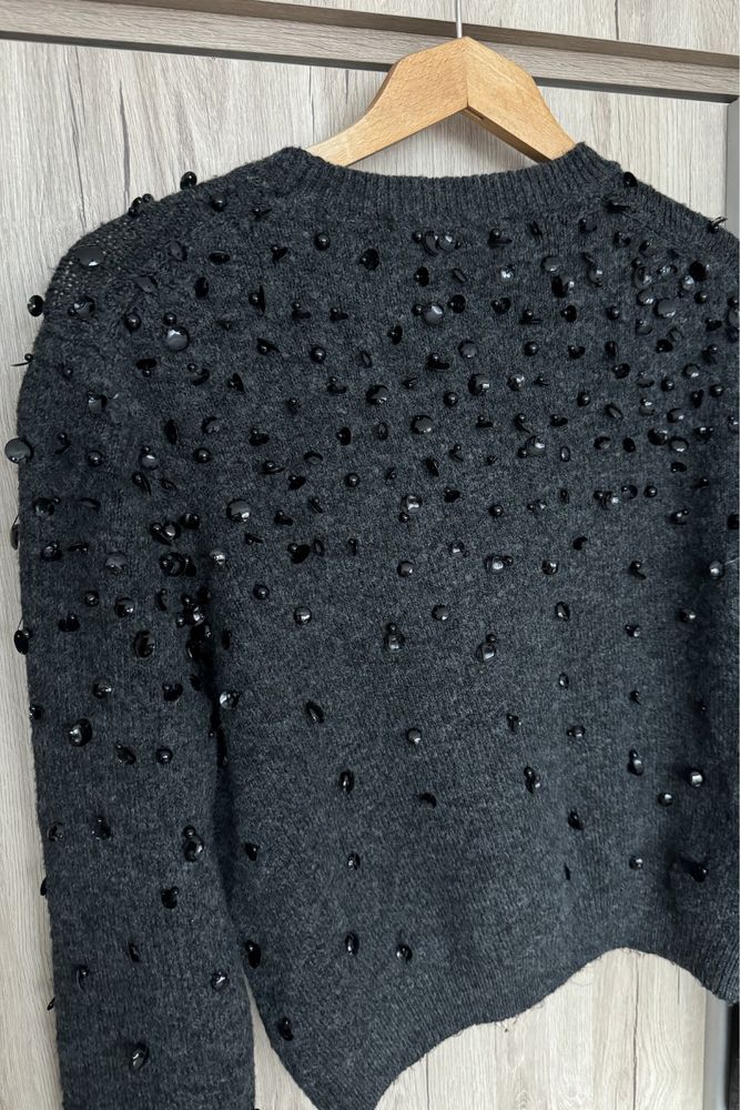 Серый свитер с пайетками zara