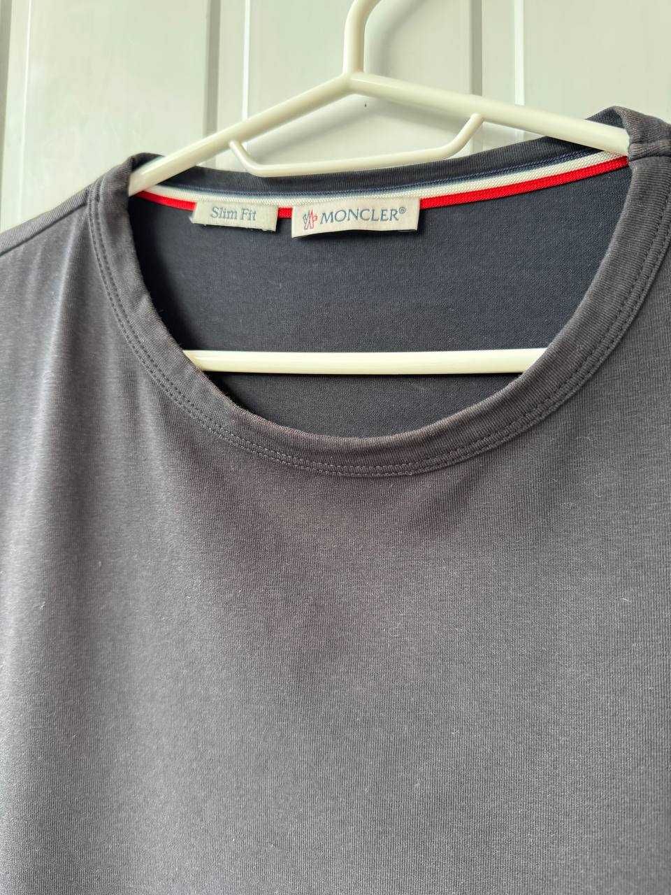 Футболка  MONCLER