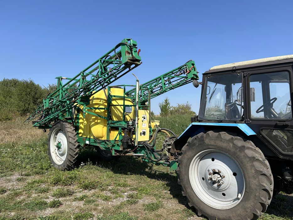 Продам причіпний оприскувач 3000л 24м