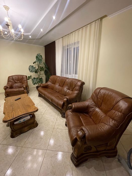 Шкіряний диван та два крісла