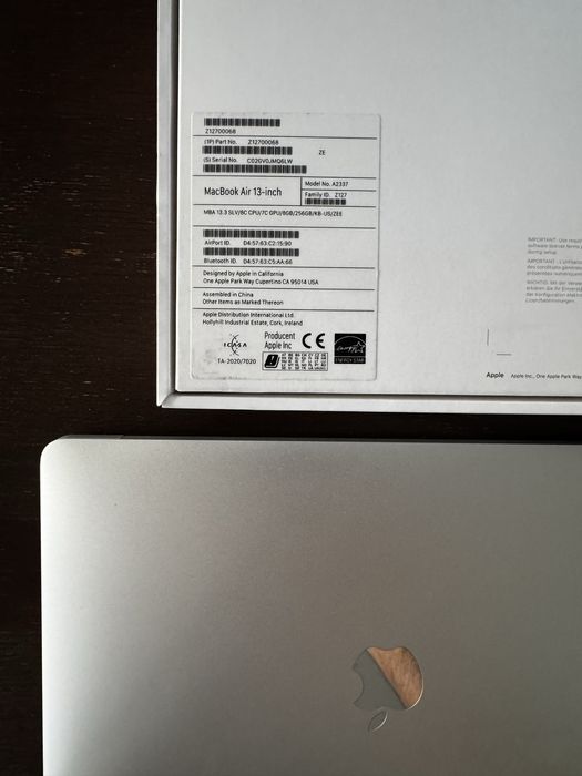 Macbook air M1 8/256 US idealny