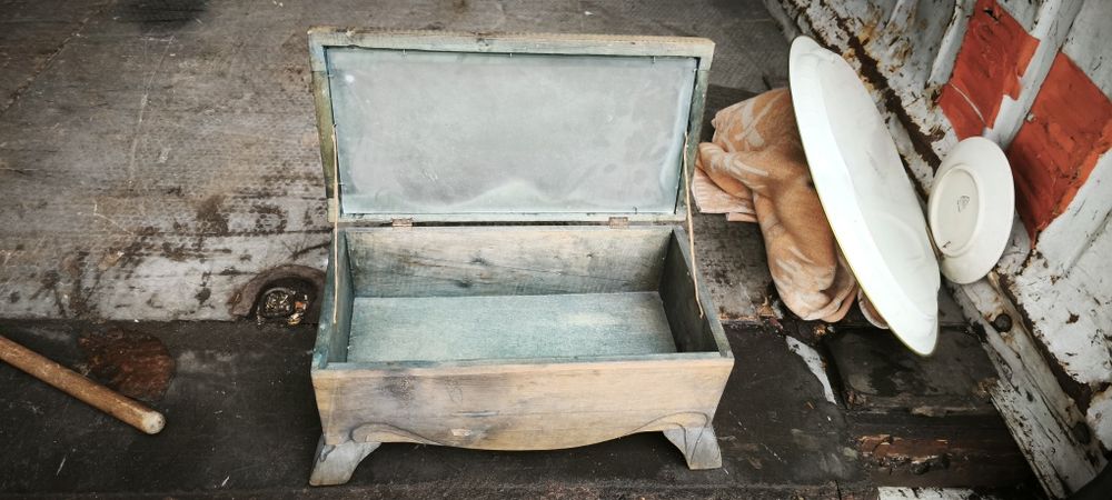 Szkatułka drewniana z szybą duża