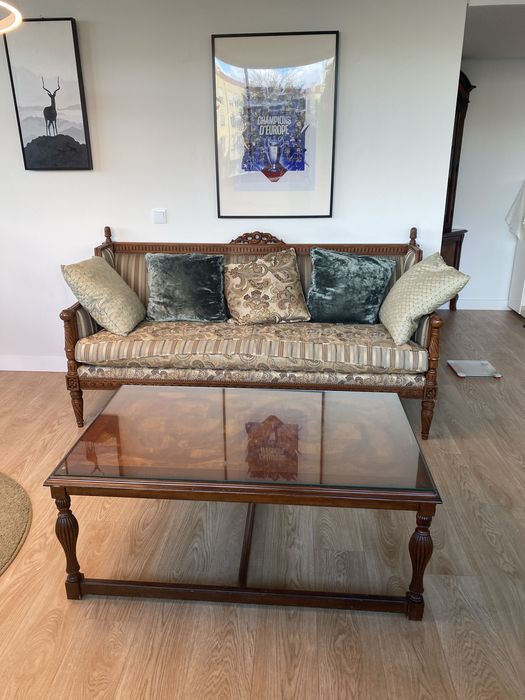 Cadeirão com mesa de centro