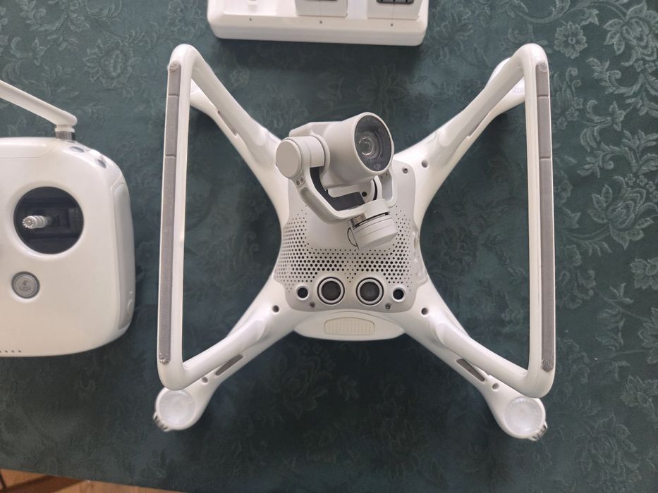 Drone DJI Phantom 4 em bom estado de conservação