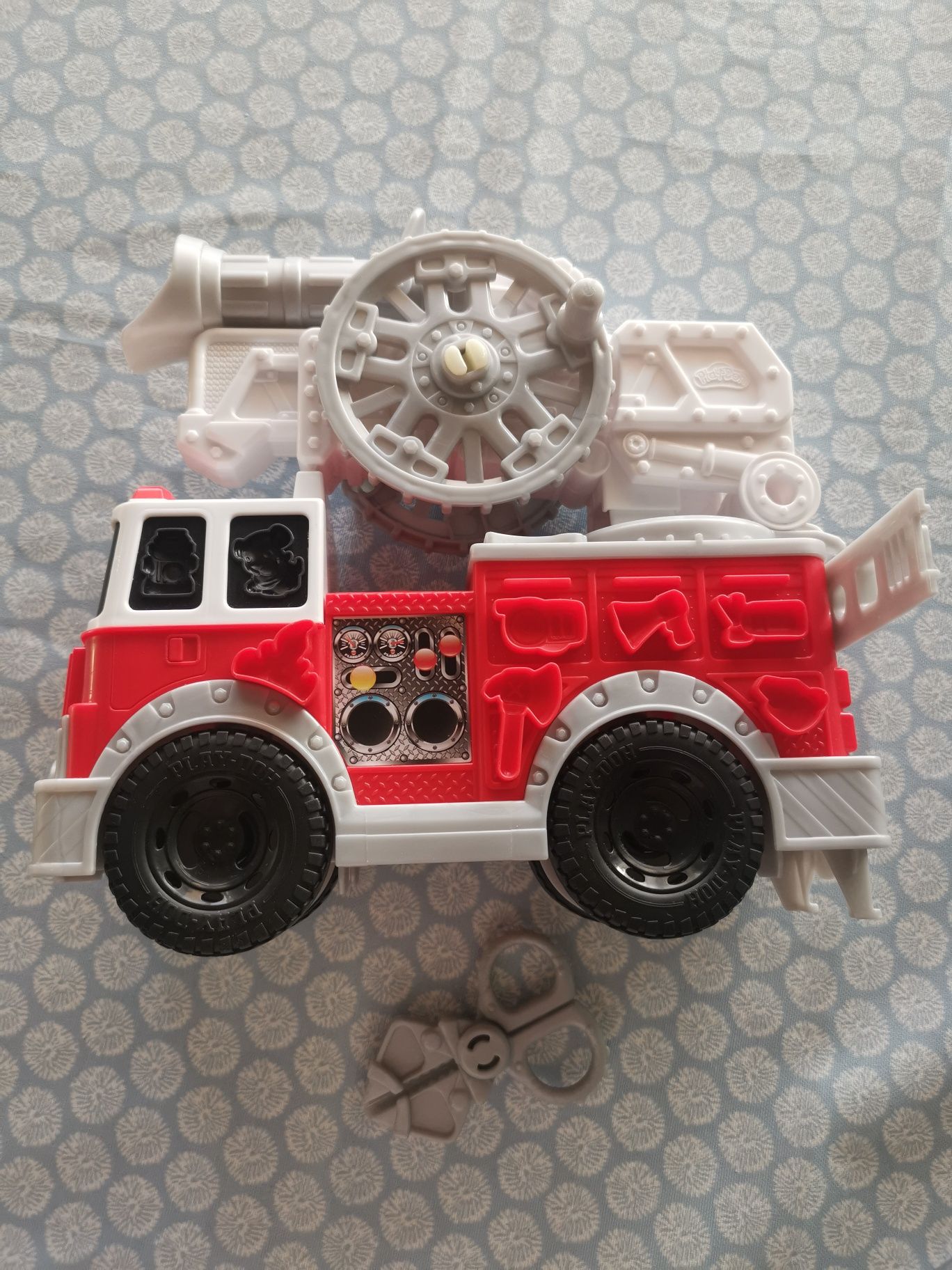 Play-Doh Plasticina Wheels Camião de Bombeiros