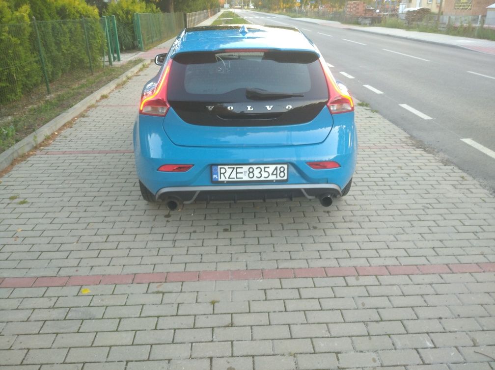 Volvo V40 D2 w wersji R-design