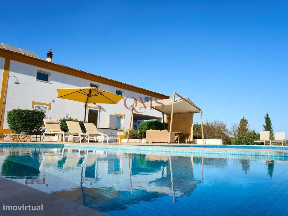 Excecional Villa no Algarve com Piscina & Negócio de Aluguer Compro...
