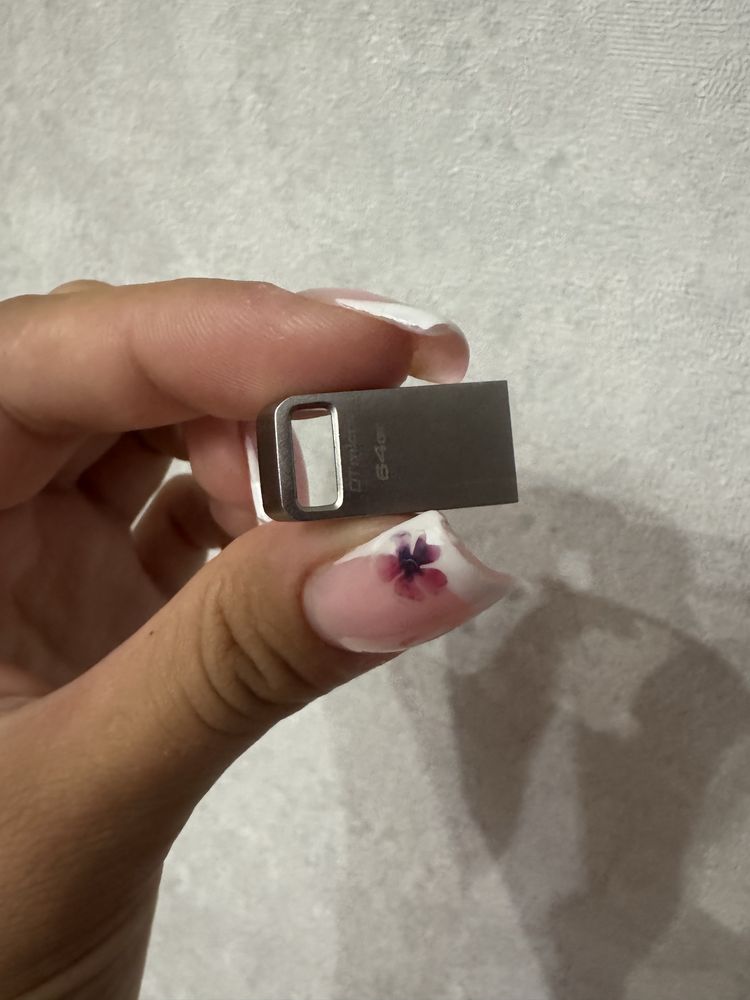 USB накопичувач Kingston 64 gb