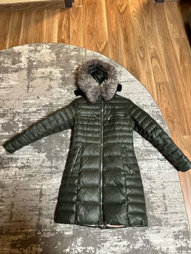 Продам гарний жіночий зимовий пуховик!