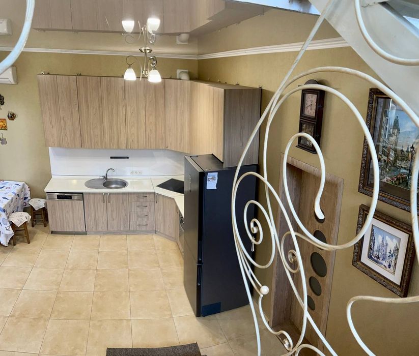 Сдам дом  Совиньон генератор 3 к евроремонт,место для авто можно живот