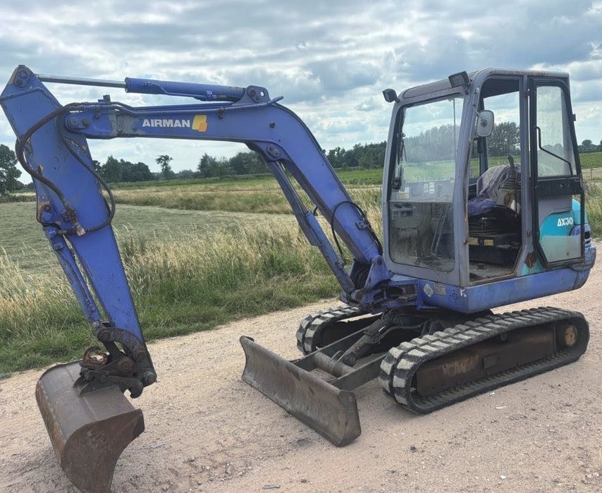 Mini Giratória Escavadora Airman Hitachi 3T