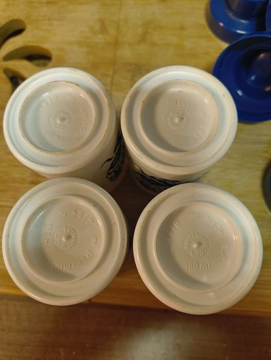 Plastikowe pojemniki na przyprawy