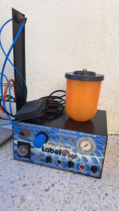 Equipamento de dosagem e aplicação de resina