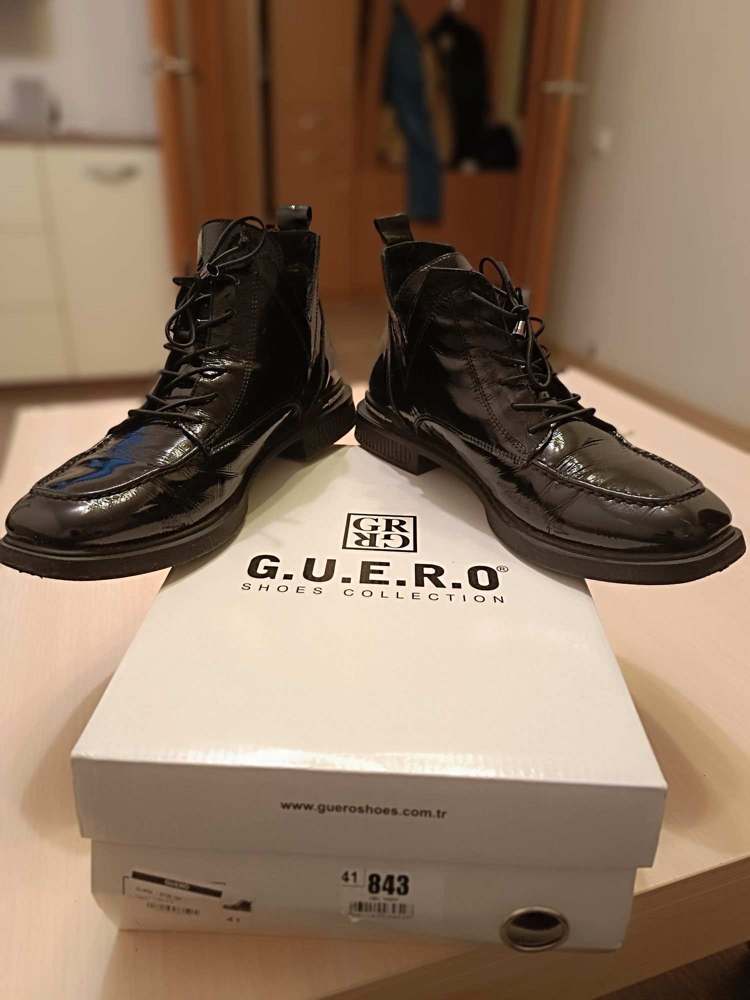 Продаю жіночий черевики GUERO