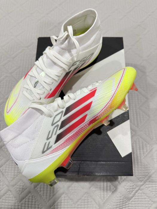 Chuteiras Adidas F50 Pro - Piso firme