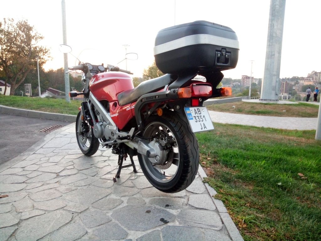 Honda NTV650 Revere