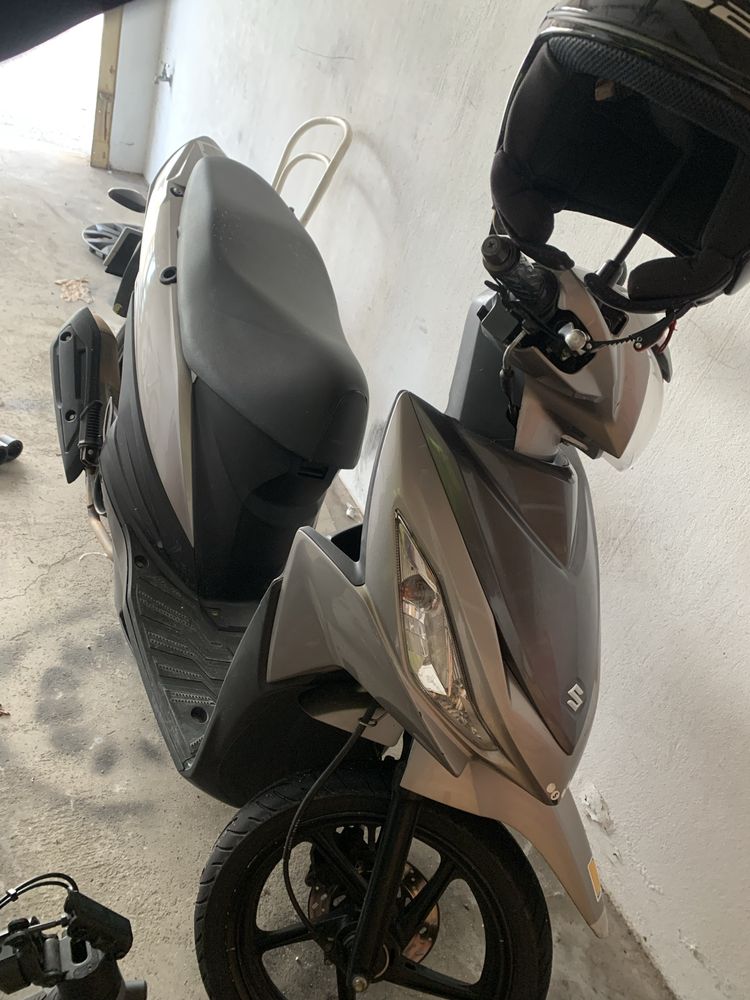 Motocicleta 110cc suzuki