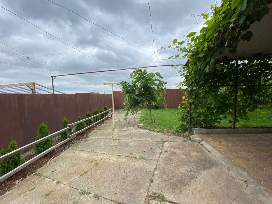 Продам заміський будинок з великим фермерським господарством