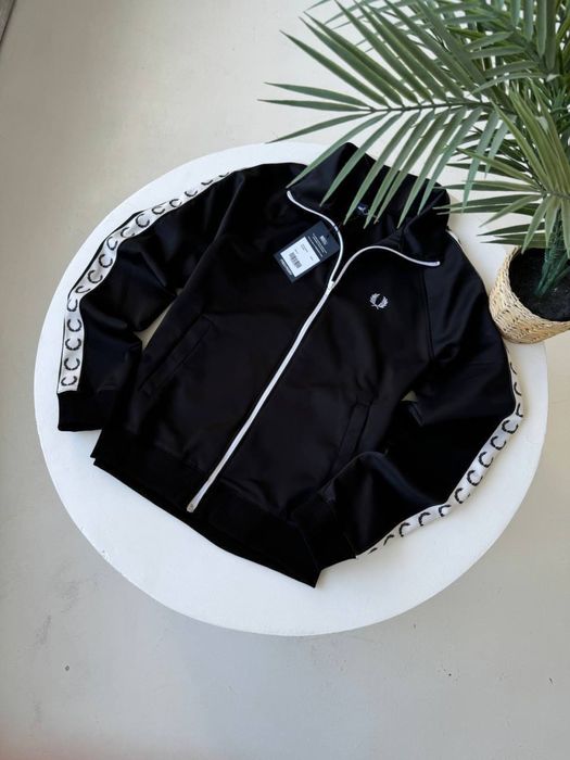 Костюм Fred Perry на лампасах