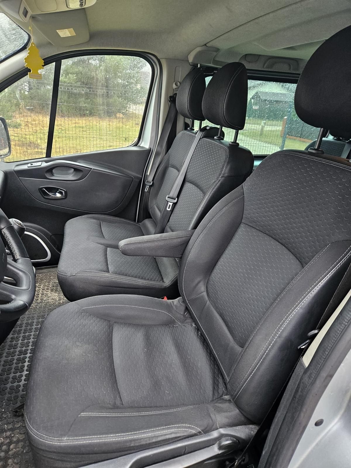 Sprzedam Opla Vivaro 9 osobowe z 2019 roku