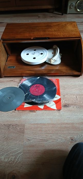 Gramofon Polski z czasów PRLu