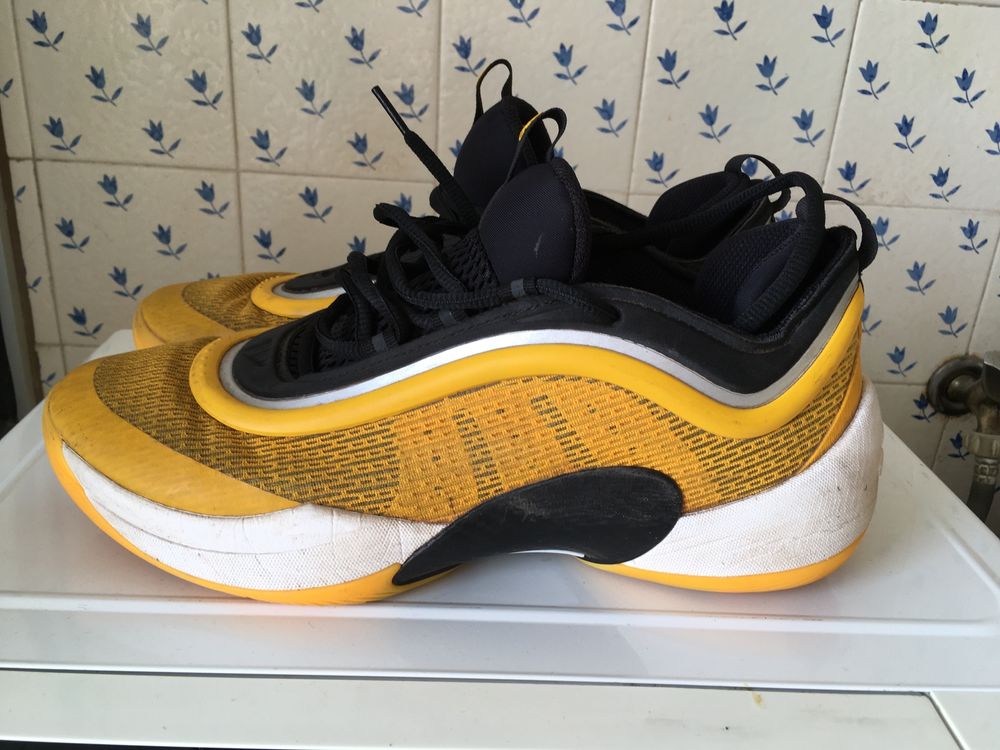 Tenis ADIDAS Tam. 42.5  Pouco uso
