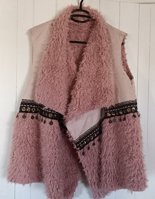 Colete em pele de pêssego e pelinho  tamanho L