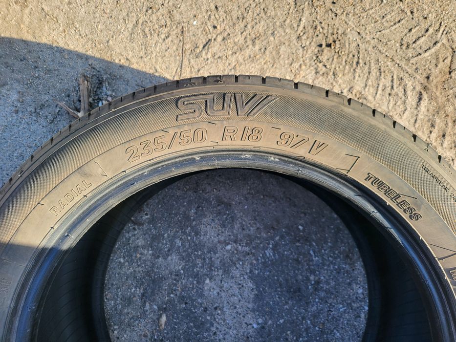 Продам 2  покрышки tigar 235/50 r18
