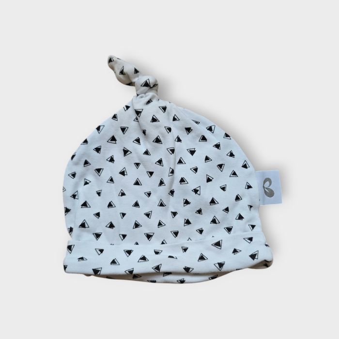 Czapeczka dziecięca biąła w czarne trójkąty rozmiar 92/98 RP Store Rog