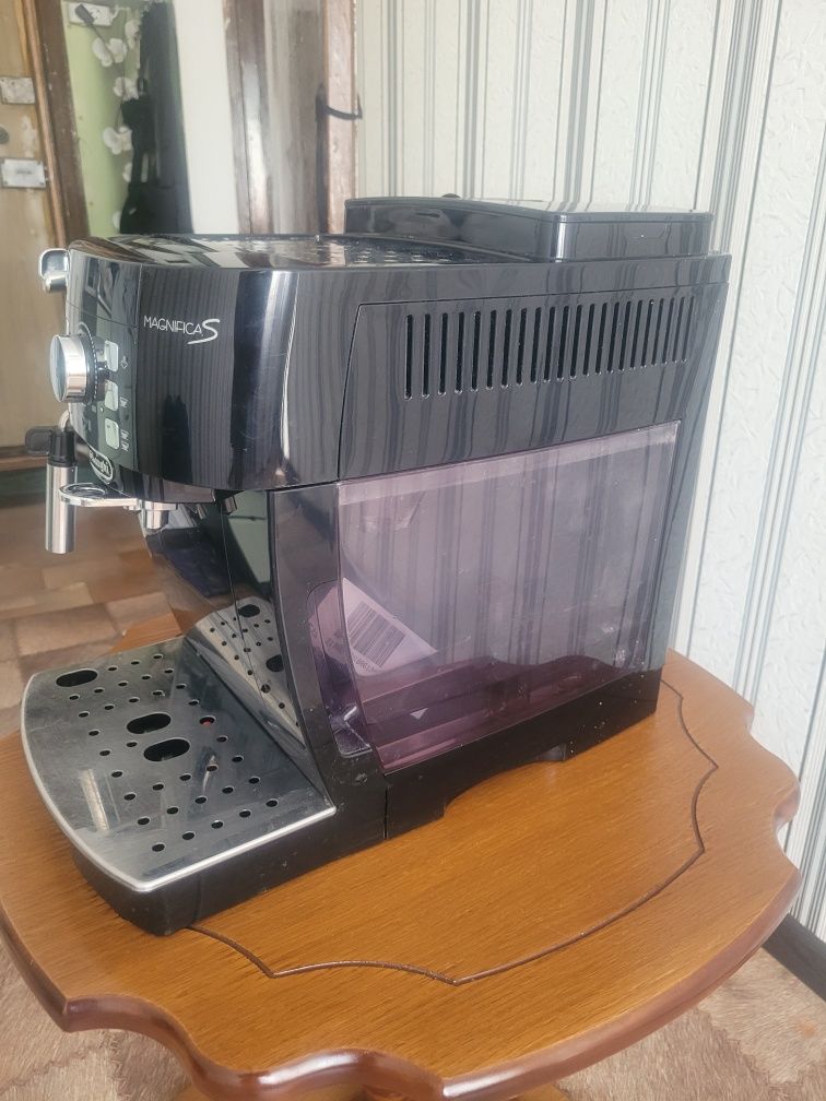 Кофемашина Delonghi Magnifica S на кухню