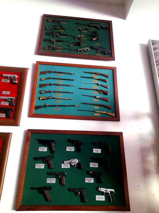 Quadros coleção miniaturas de armas