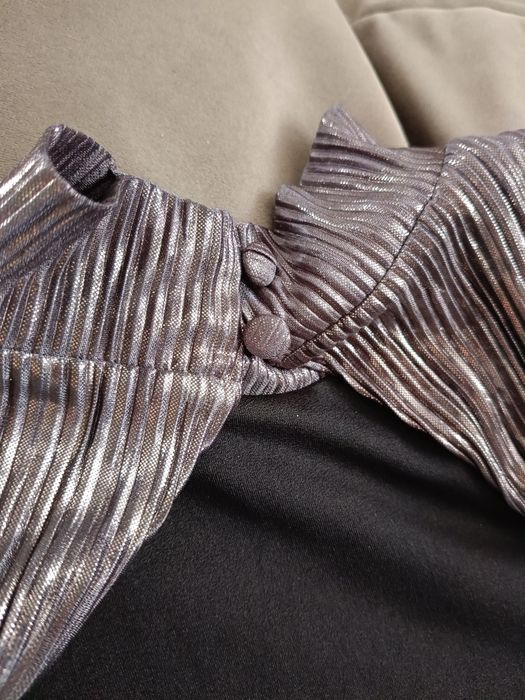 Sukienka plisowana mieniąca,River Island ,odkryte plecy